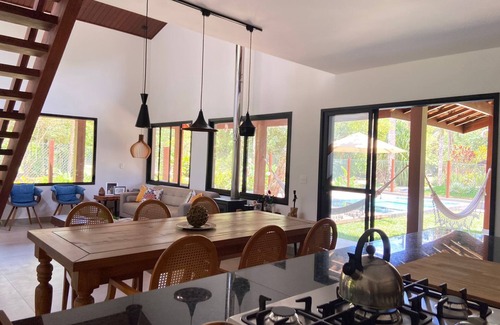 Itamambuca House | Casa Verde-Mar (Cozy Forest & Beach House)