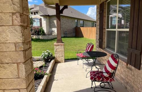 Killeen House | Casa Verona- spacious 5 br/3.5 ba in H Heights