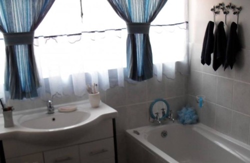 Carletonville House | Casa Villa Guest House Carletonville - Suite 1