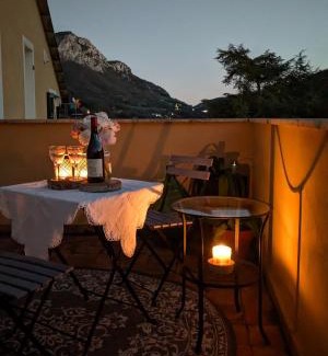Calice Ligure Bed & Breakfast | Casa Viola Bed and Breakfast Dimora di campagna
