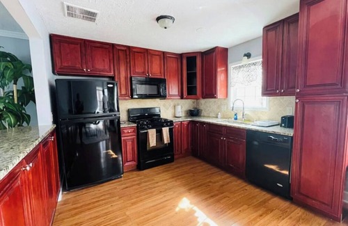 Smyrna House | Casa Vostra Beautiful Townhouse with 1 BR near Truist Park and Cumberland Mall