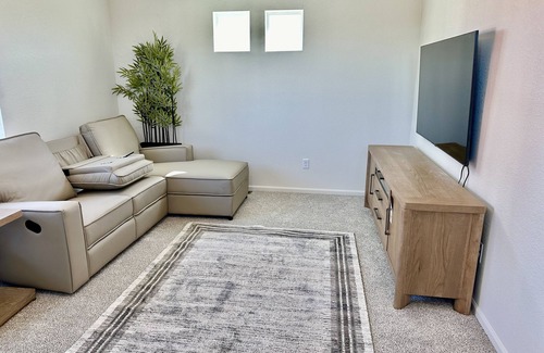Aurora House | Casablanca Min from Denver Airport & Gaylord Hotel