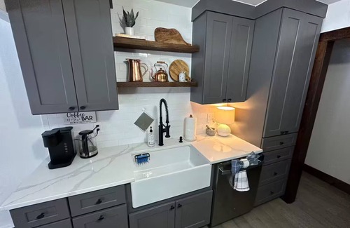 Cairo House | CasaBlanka Catskills Ski Mountain Home w/Hot Tub, Fireplace