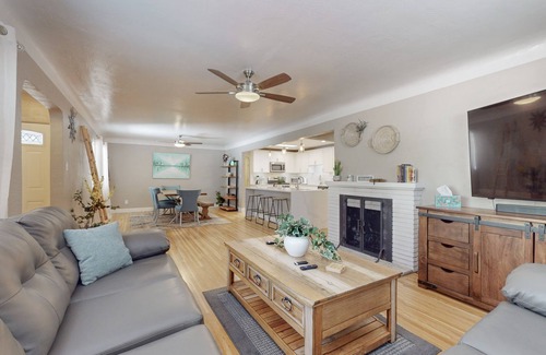 Summit Park House | CasaDeRita Luxury Home near UNM!