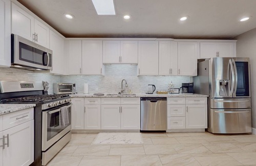 Summit Park House | CasaDeRita Luxury Home near UNM!