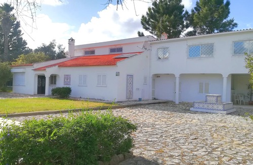 Sao Lourenco Cottage | CASAL DO CHOUPELO Farm with pool, barbecue, games room and land