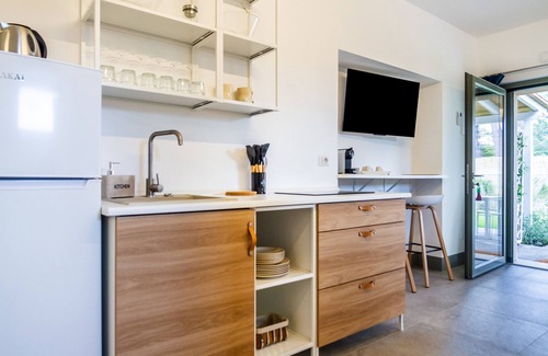 Saline Sadun Apartment | Casale Lorenzo - Apartment 1 with Private Terrace, Shared Garden and Air Conditioning