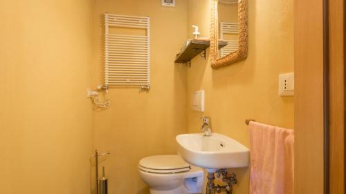 Montecarotto Villa | CASALE VERDICCHIO 10&2, Emma Villas