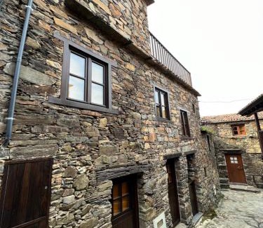 Lousa House | Casas do Talasnal