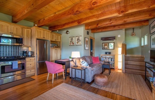 Cascade Locks Cottage | Cascade Locks Downtown Cottage, Sauna, Walk to Downtown, Dry Creek Trailhead