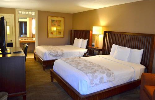 Bloomington Hotel | Cascades Inn