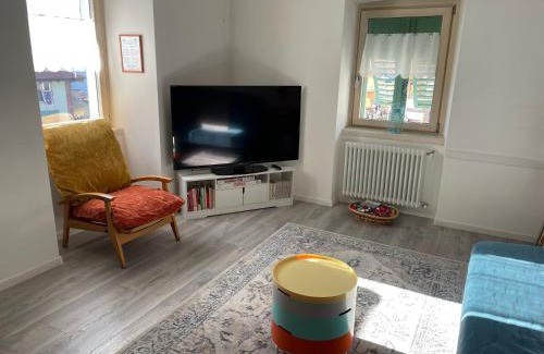 Lisignago Apartment | Casi di Lisi, la luce sulla piazza e sulle montagne
