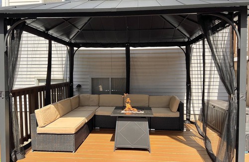 Montville House | Casino Wine Down House