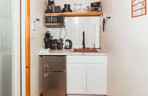 Athens House | Casita 3 · Getaway Space in nature - near lakes & shopping.C3