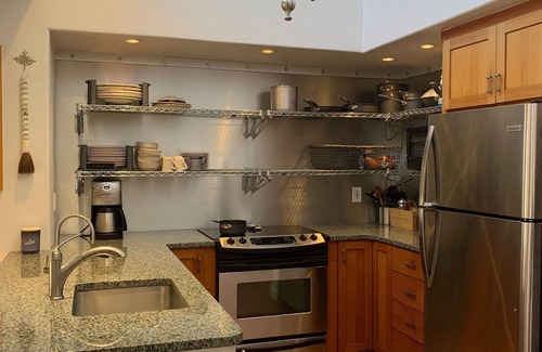 Nambe Pueblo Condo | Casita Bella: rustic contemporary, quiet private across from Four Seasons