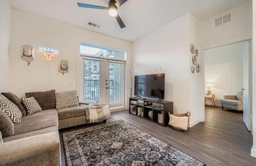 McNeil Apartment | Casita Lonestar - Pool Views & Fast Wi-Fi