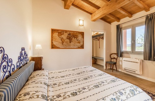 Montorsaio Villa | Casolare Clara with a beautiful Bio-Lake