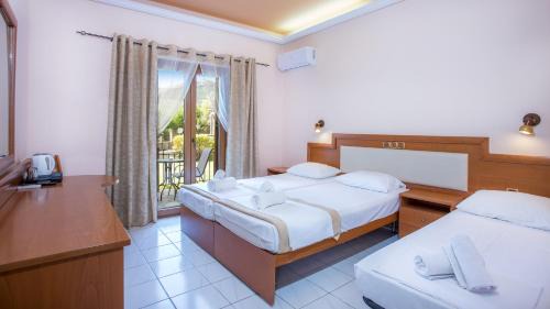 Nea Styra Hotel | Castello Rosso Hotel