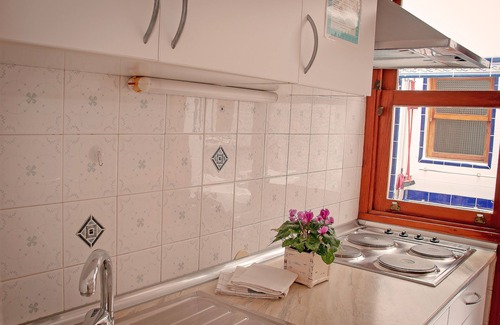 Tabaiba House | Castillo Moro. 10 Bedroom, 8 Bathroom, 3 Kitchen, Terrace, Garden, Seminaroom.