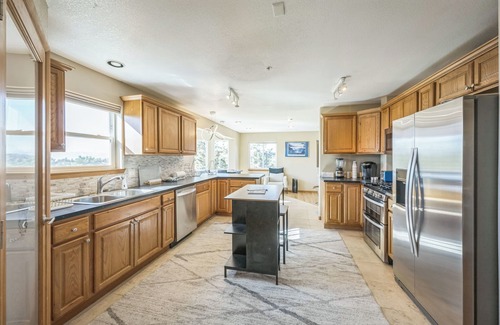 Castle Rock House | Castle 10BR 12BD 8BA Accessible CamperParking Shop Golf