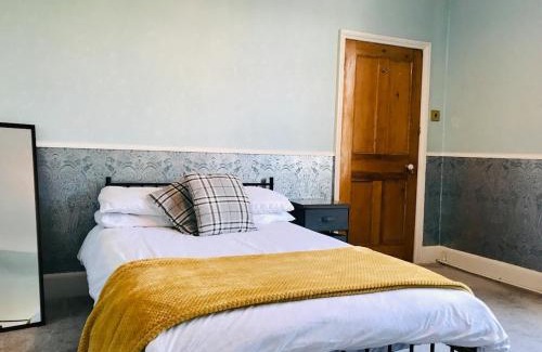 Castle Donington House | Castle Donington 5 Bed House 2 Baths Near EMA And Donington Park
