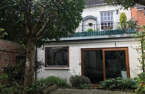 Castle Donington House | Castle Donington 5 Bed House 2 Baths Near EMA And Donington Park
