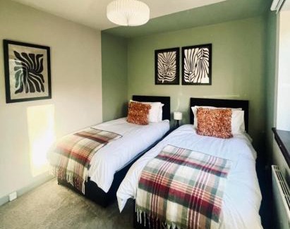 Paisley Apartment | Castle Gait Apartment