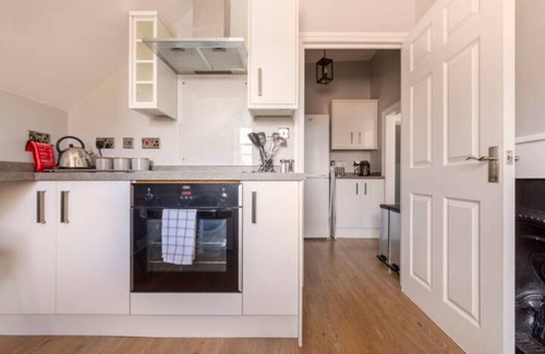 Rochester Apartment | Castle Garden View - Two Steps Away from Central Rochester High Street