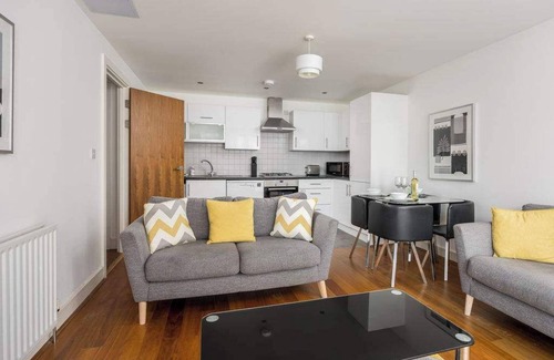 Poole Apartment | Castle Lanes - Minutes from Poole Quay