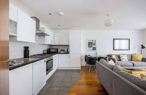 Poole Apartment | Castle Lanes - Minutes from Poole Quay