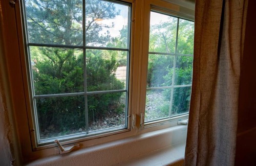 Skyway Villa | Castle Retreat - Luxury Views - Close to Downtown, Pikes Peak, Broadmoor