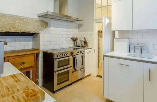 Marazion House | Castle View - Stunning 6 bedroom Coastal Townhouse