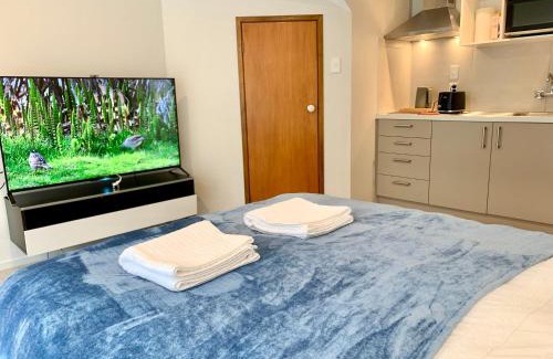 Castor Bay Bed & Breakfast | Castor Bay Coastal Escape Walk to Beach