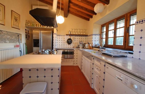 Strettoia House | Castorino - Quality house, 5 People, Wifi, A/C, SAT, Private Garden, 10min from Sea