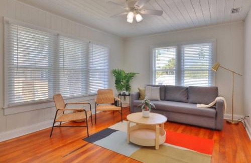 Jacksonville Beach Apartment | Casual Beach Getaway - Pool - Short Walk to Beach