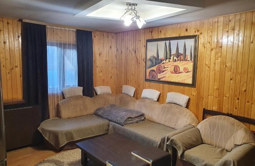 Vama House | Casuta Alesia & David, relaxare la poalele Raraului