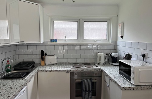 Mumbles Ski Chalet | Caswell Bay Beach Chalet, Gower. Perfect for families. 3 min. walk to beach.