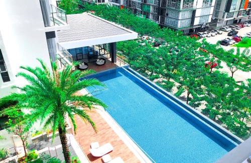 Kuching Apartment | Cat City Mediterranean Theme City&Pool View Homestay 貓城地中海主題城市泳池風景民宿