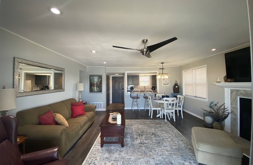 Lake Hamilton Condo | Catalina condo lakefront 7South 2BR/2BA balcony w/boat slip incl beautiful view