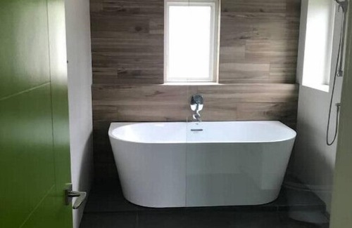 Central Okanagan House | Catbird House, Waterfront Okanagan Lake Peachland