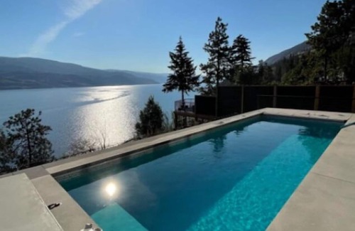 Central Okanagan House | Catbird House, Waterfront Okanagan Lake