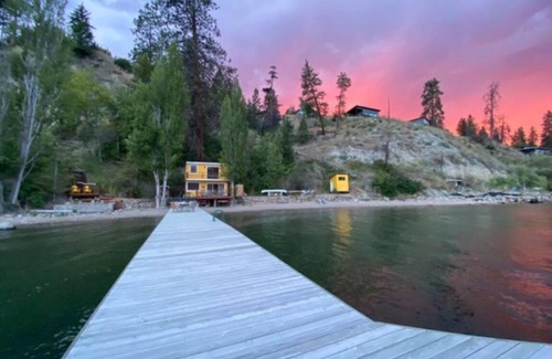 Central Okanagan House | Catbird House, Waterfront Okanagan Lake