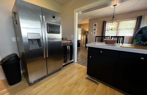Jamestown House | Catch and Relax on Main
