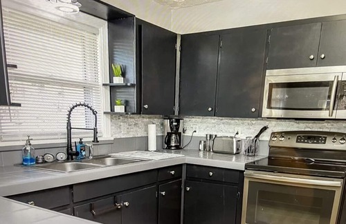 Jamestown House | Catch and Relax on Main