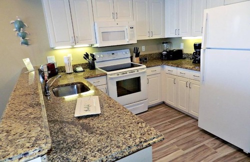 Seabreeze Historic District Condo | Catch Bike Week in Style! Ocean Walkn2BR/2BA Beachfront Condo — March 1–8, 2025