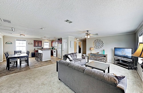 Seabreeze Historic District Condo | Catch Bike Week in Style! Ocean Walkn2BR/2BA Beachfront Condo — March 1–8, 2025