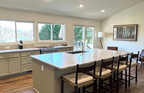 Hiawassee House | Catch N Relax by Chatuge Home Concierge Hot tub, fire pit, private dock with boat slip