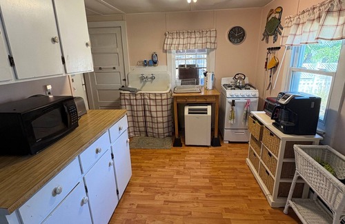 Falmouth Heights Cottage | Catch the World Cup & the Waves! Falmouth Heights