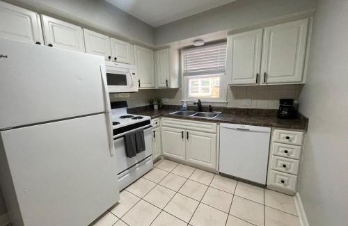 Joslyn Castle Apartment | Cathedral 10-Cozy Urban Living Near UNMC