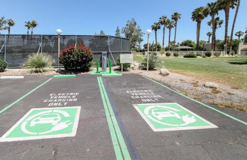 Palm Springs Apartment | Cathedral City Getaway